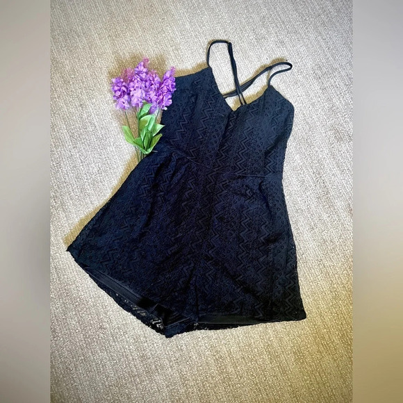 Contempo NWT Black Lace Mini Romper - XS - Picture 1 of 4